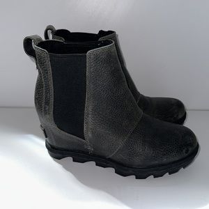 Sorel Women Joan of Arctic black wedge leather boots pull on 6.5
